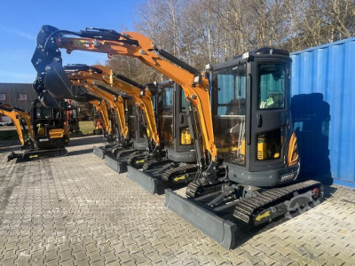 Tec-Point HT25 PRO mini excavator 2.5 t – steel tracks / cabin / Kubota