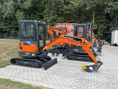 Mini koparka z pełną kabiną Tec-Point 2,5 t - klasa silnik Yanmar YXE2